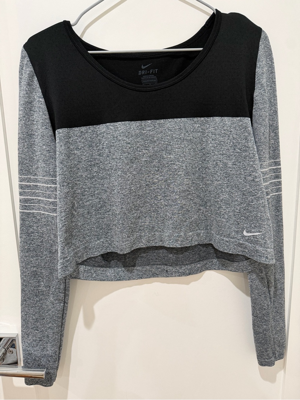 Nike Cropped Long Sleeve Dri-FIT Top - Black & Heather Gray